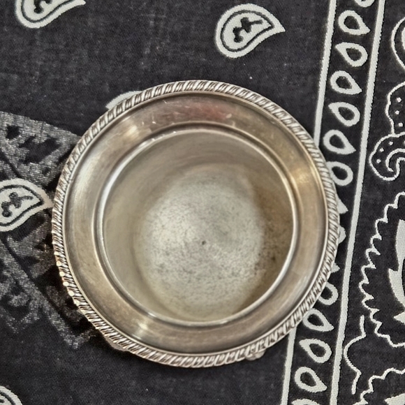 Elegant Silver Decorative Vase - Picture 5 of 6